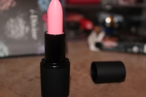Sleek lipstick 