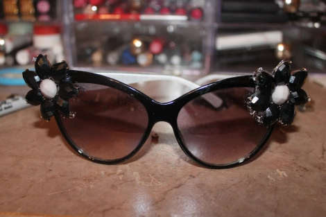 Ami Garza's Sunglasses inspired by "Her tiny teeth"